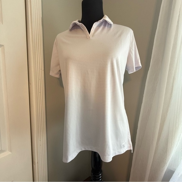 Nike womens Victory DriFit textured golf polo size large

EUC. Lilac and White - Picture 2 of 10